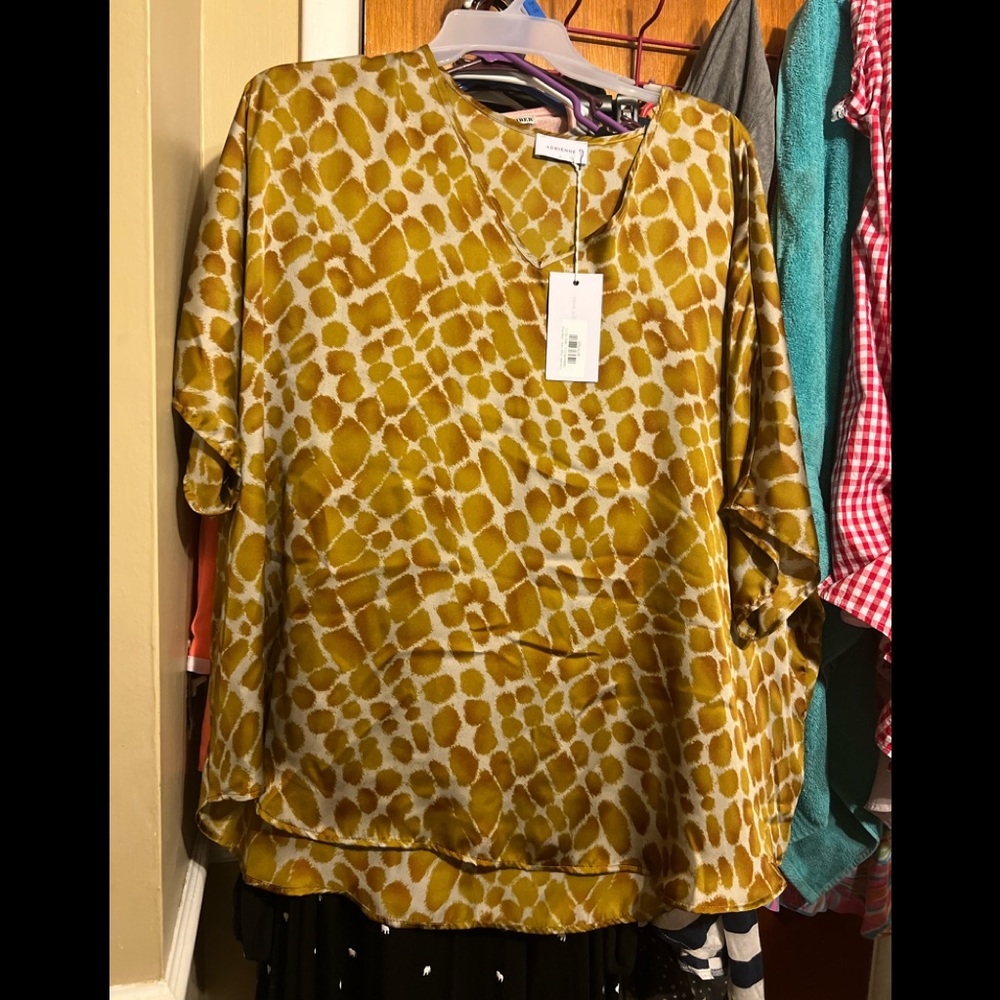 Large top nwt